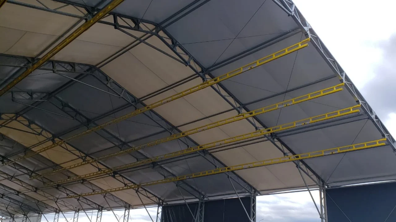 Sistema de segurança aplicado sob cobertura industrial