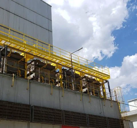 Guarda-corpo industrial instalado em estrutura metálica